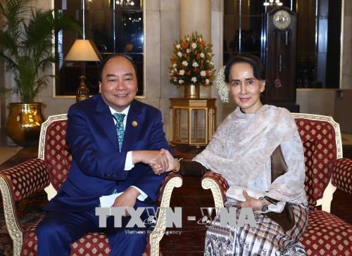  Thủ tướng tiếp xúc song phương bên lề Hội nghị cấp cao kỷ niệm ASEAN - Ấn Độ 